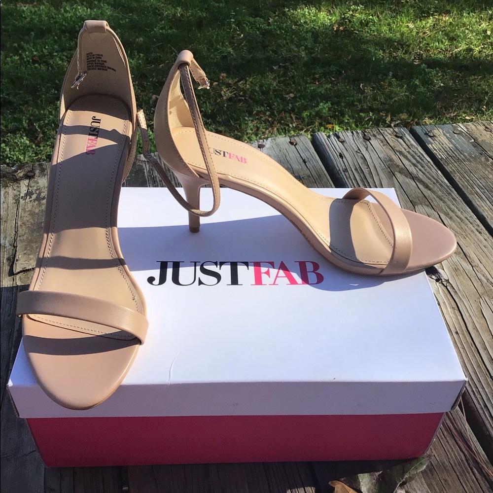 NWT Nude Heels